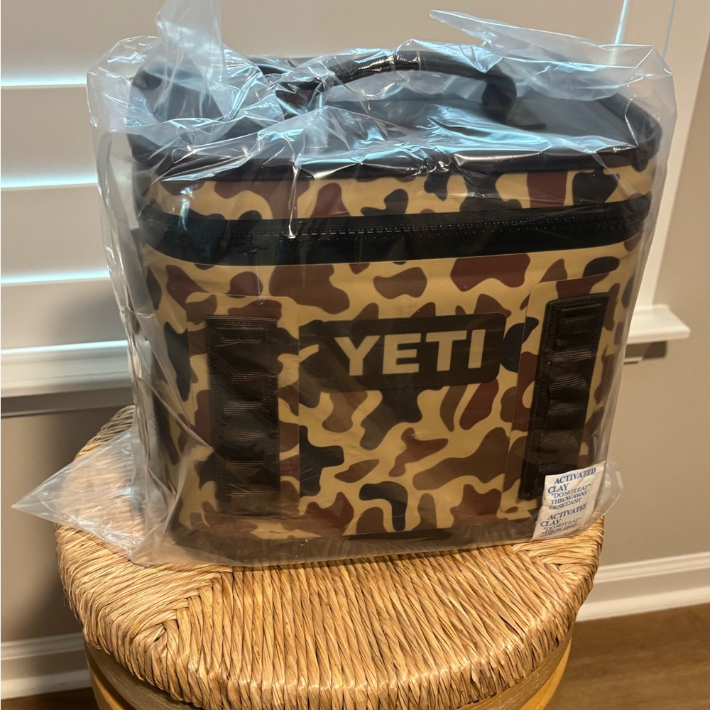 NWT Yeti hopper flip 8